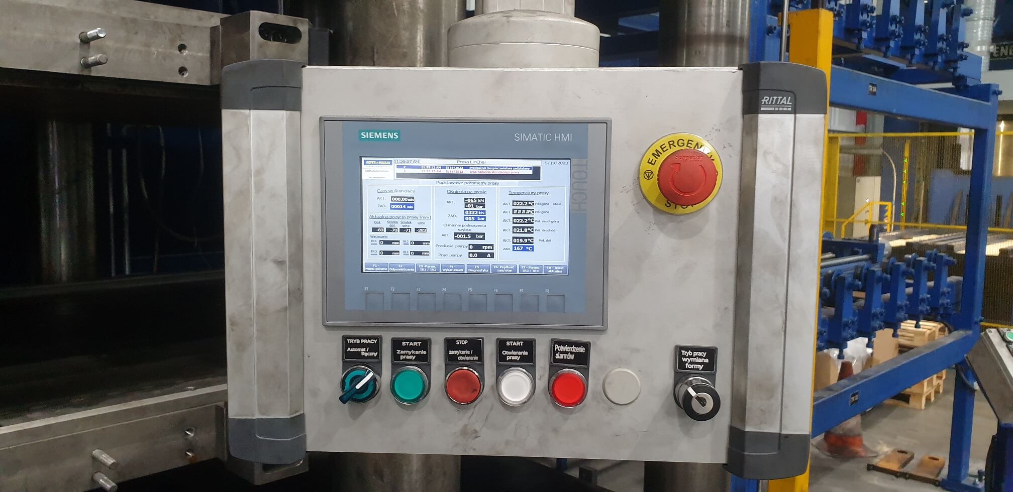 3. Kompleksowe wykonanie sterowania pras hydraulicznych w branży gumowej. 